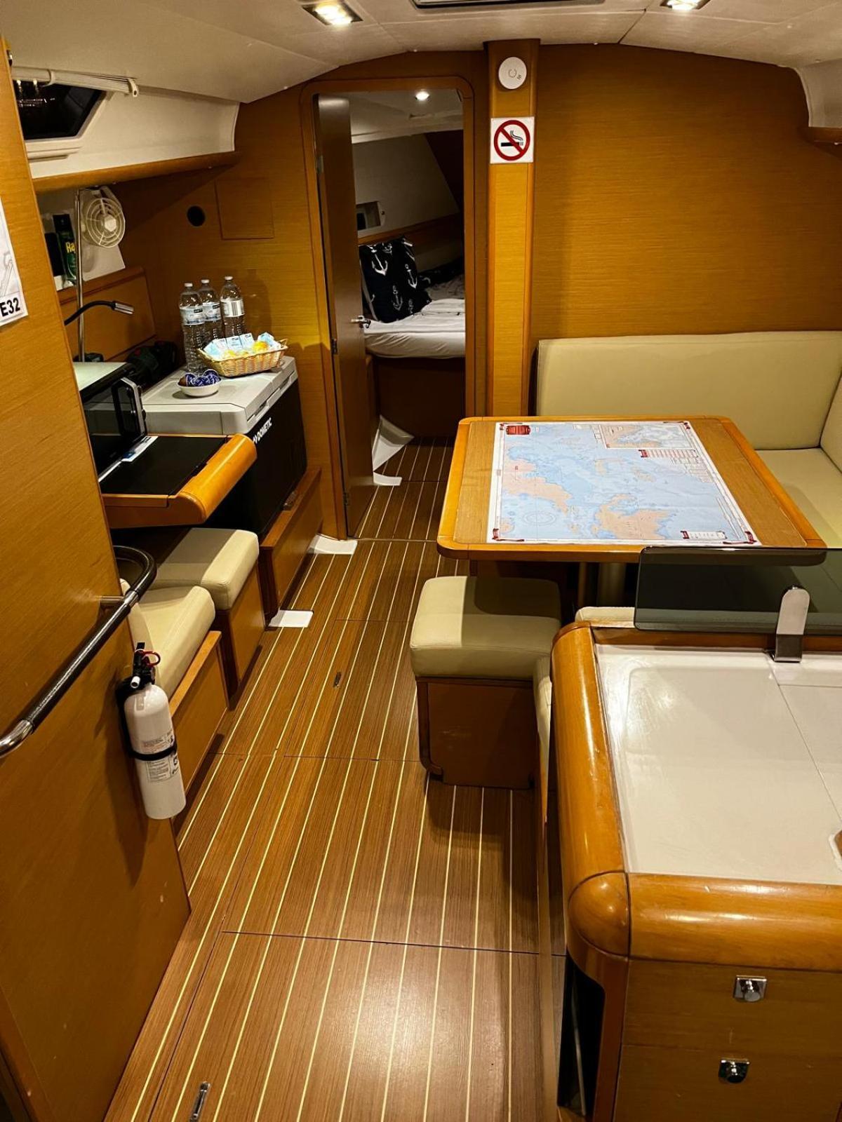 Sleep Aboard A Modern Sailboat In Oeiras 호텔 외부 사진
